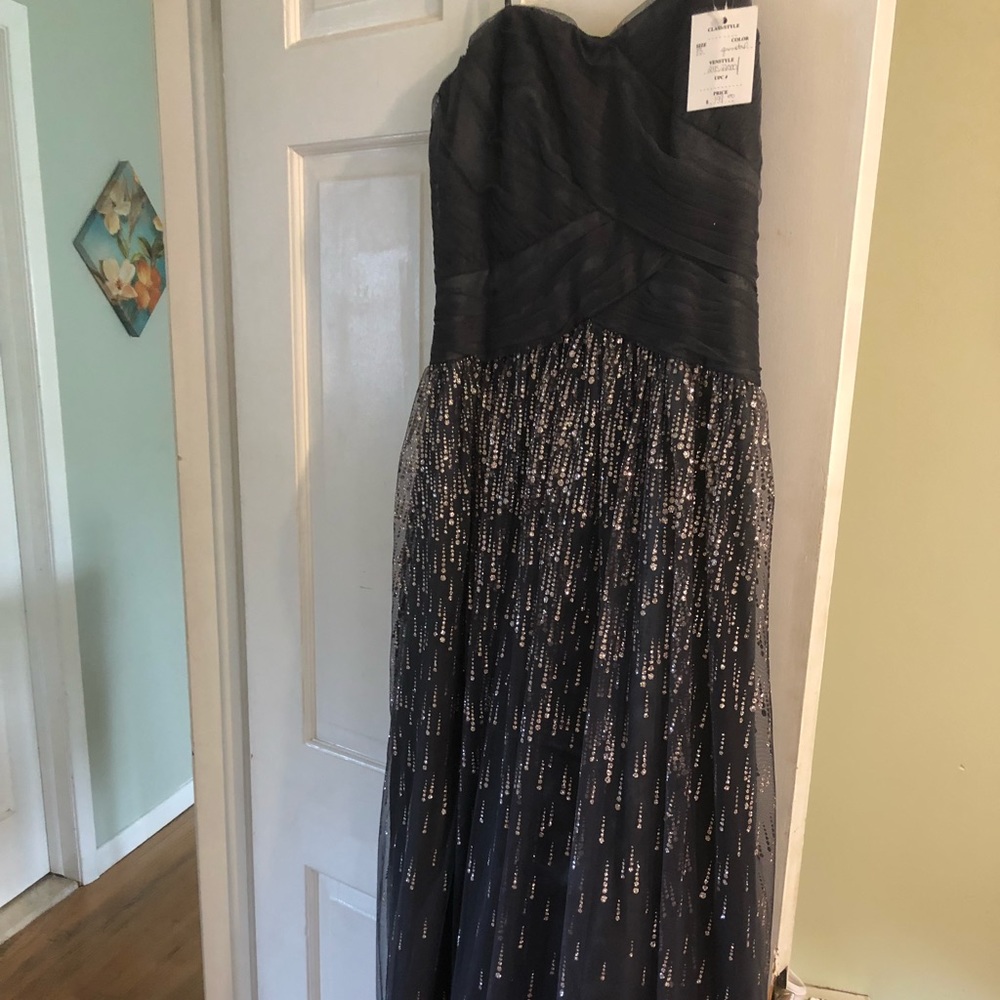 Prom dress - Picture 1 of 4